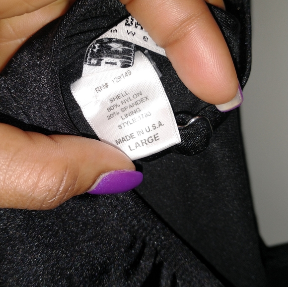 Women's black dipping daisy one piece bathing suit - Picture 13 of 13